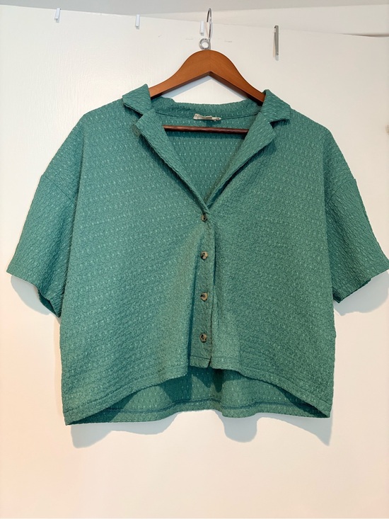 Madewell Tops - Madewell Trellis Green Short-Sleeve Cropped Button-Down Crinkle Knit